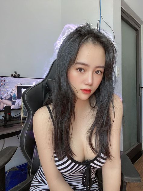 自愿做女室友的脚奴